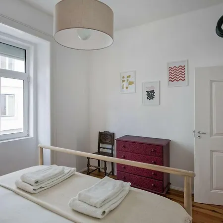 Typical Rustic House In The Heart Of Graca Lisboa